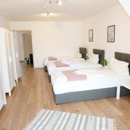 SUNNYHOME Monteurwohnungen und Apartments nahe Regensburg Nittendorf Exterior foto