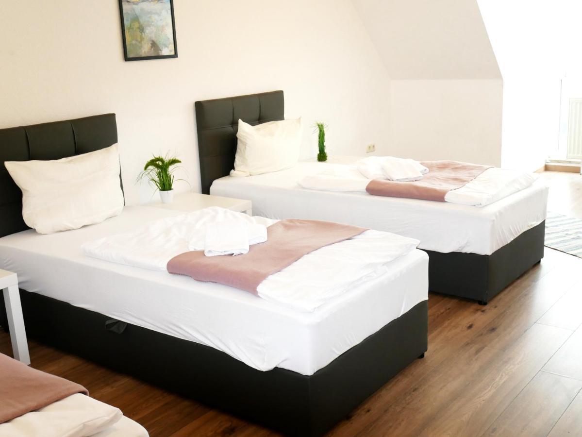 SUNNYHOME Monteurwohnungen und Apartments nahe Regensburg Nittendorf Exterior foto
